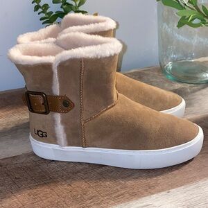 UGG Chestnut Ankle Boots with Soft Shearling